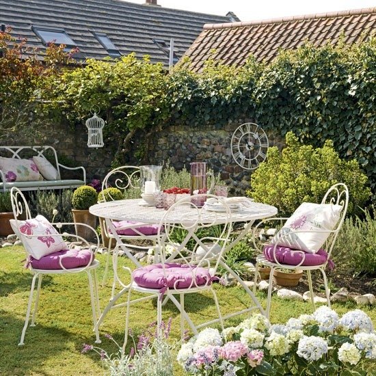pink-garden-tableware